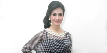 Nggak Ada Suami, Iis Dahlia Goyang Pria Jepang di Karawang