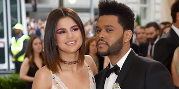 Nggak Cuma Cinta, Selena Gomez Juga Fans Berat The Weeknd