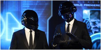 Nggak Cuma Daft Punk, 7 Musisi Ini Memilih Untuk Menutupi Wajahnya di Panggung