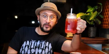 Nggak Punya Niat & Duit, Ini Cara 'Ajaib' Aqi Alexa Punya Kafe