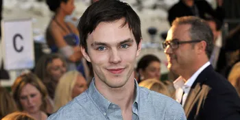 Nicholas Hoult Diincar Jadi Pacar Kristen Stewart Dalam 'EQUALS'