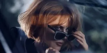 Nicole Kidman Tampil Seksi dan Misterius dalam Rancangan Jimmy Choo