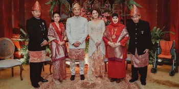 Niken Anjani - Adimaz Pramono Melangsungkan Pernikahan dengan Sentuhan Adat Palembang