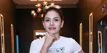 Nikita Mirzani Penasaran Dengan Batu Yang Selalu Keluarkan Darah