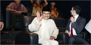 Nobar Film 'My Stupid Boss', BJ Habibie Tertawa Hingga Batuk