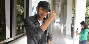 Norman Kamaru Jual Bubur Keliling Hanya Gosip?