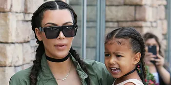 North West Pakai Korset, Kim Kardashian Langsung Panen Hujatan