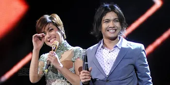 Novita Dewi dan Alex Rudiart Rayakan Natal Dengan Bertukar Kado