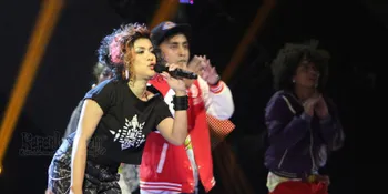 Novita Dewi Rampok Panggung X Factor Dengan Skycraper