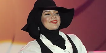 Nyaman Berjilbab, Dewi Sandra Tetap Intensif Rawat Rambut