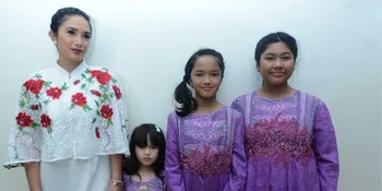 Nyanyi Bareng Ketiga Putrinya, Ussy Sulistiawaty Ungkap Kalau...