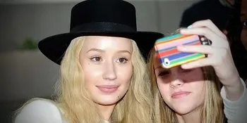 Nyanyi Dengan Malu-Malu, Iggy Azalea Pulang Dengan Baju Pengantin