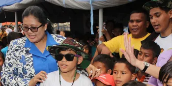 Nyanyikan Lagu NOAH, Tegar Hibur Para Korban Sinabung
