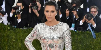 Nyaris Dicium Vitalii Sediuk, Kim Kardashian Malah Topless