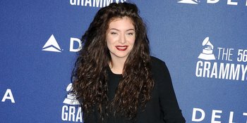 Nyesek, Lorde Tidak Dikenali Oleh Supir Taksi Yang Ditumpanginya