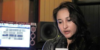 Obati Psikisnya, Rinada Pilih Guru Ngaji Ketimbang Psikolog