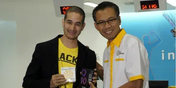 Okan Kornelius Pemilik BlackBerry Q10 Pertama di Indonesia!