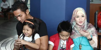 Okie Agustina Tak Ditemani Suami Saat Melahirkan