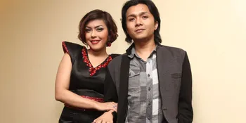 Oktober, Novita Dewi - Alex Rudiart Naik Pelaminan