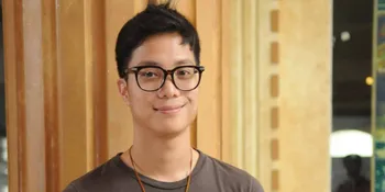 Olahraga di Tangga dan Lepas Baju, Dikta Bikin Gadis Menjerit