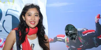 Olivia Zalianty Kenakan Kebaya Saat Tanam Terumbu Karang