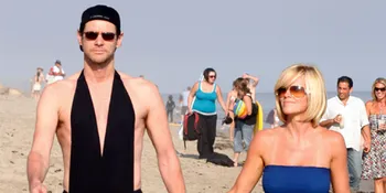 OMG! Jim Carrey Pakai Bikini Jenny McCarthy!