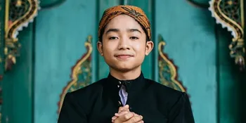 OOTD Betrand Peto Serba Gucci Dari Baju Sampai Sepatu, Totalnya Bisa Sampai Rp 400 Jutaan