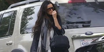 Pacar Baru Demi Moore Mirip Tarzan?