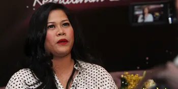 Pacar Jauh, Okki Lukman Obati Kangen Lewat Video Call