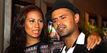 Pacaran Sebulan, Mike Lucock Belum Bicara Pernikahan