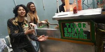 Pacaran Unik Ala Bastian Steel dan Shafa Harris, Jajan Telur Gulung