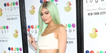 Pakai Baju Super Ketat, Kylie Jenner Siap Bikin Kamu Lupa Diri