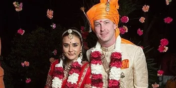 Pakai Baju Tradisional Merah Menyala, Preity Zinta Cantik