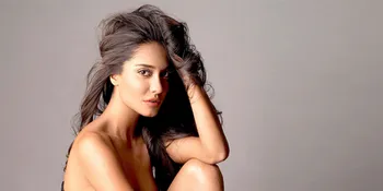 Pakai Bikini, Lisa Haydon Pamer Baby Bump Dengan Body Perfect