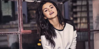 Pakai Celana Ketat, Selena Gomez Saingi Kim Kardashian?