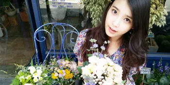 Pakai Dress Rp 300 Ribu, IU Tetap Cantik Memesona