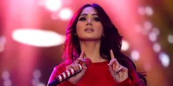 Pakai Gaun Pengantin, Mulan Jameela Patah Hati Dalam 'Trauma'