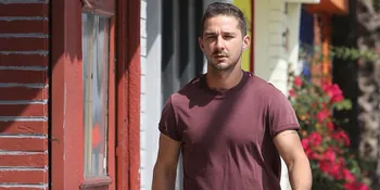 Pakai Kostum Ketat dan Warna-Warni, Shia LaBeouf Gagal Macho