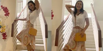 Pakai Kostum Liburan, Kalina Octaranny Pamer Perut Rata