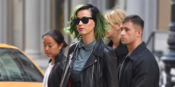 Pakai Kostum Pizza, Katy Perry Jadi Korban Gigitan Anjing