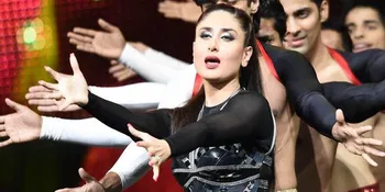 Pakai Ripped Jeans Bak ABG, Kareena Kapoor Bikin Pria Gagal Fokus