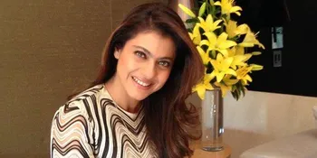 Pakai Sari Kuning Emas Anggun Elegan, Kajol Cantik Bersinar