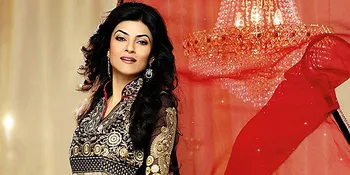 Pakai Sari Sutra Merah, Sushmita Rayakan Durga Puja Bareng Anak
