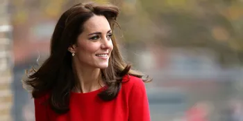 Pakai Sarung Tangan Bulu Saat Main Ski, Kate Middleton 'Dikritik'