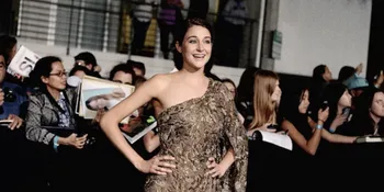 Pakai Topi & Kacamata, Kerennya Fashion Bandara Shailene Woodley