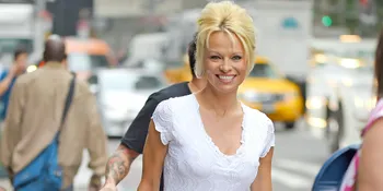 Pamela Anderson-Kid Rock Lakukan Pernikahan Tiga Kali