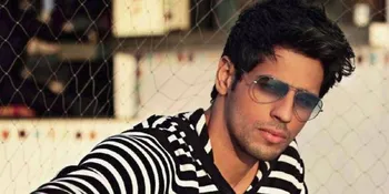 Pamer Badan, Sidharth Malhotra Sukses Bikin Fans Klepek-Klepek