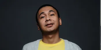 Pamer Cincin di Jari Manis, Raditya Dika Sudah Tunangan?