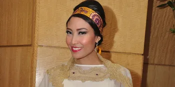 Pamer Foto di Studio, Ayu Dewi Sedang Rekaman?