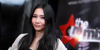 Pamer KTP Baru, Mey Chan Resmi Jadi Warga Negara Singapura?